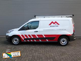 Bedrijfswagen met reclame Bouwbedrijf.  Ford Transit Connect.